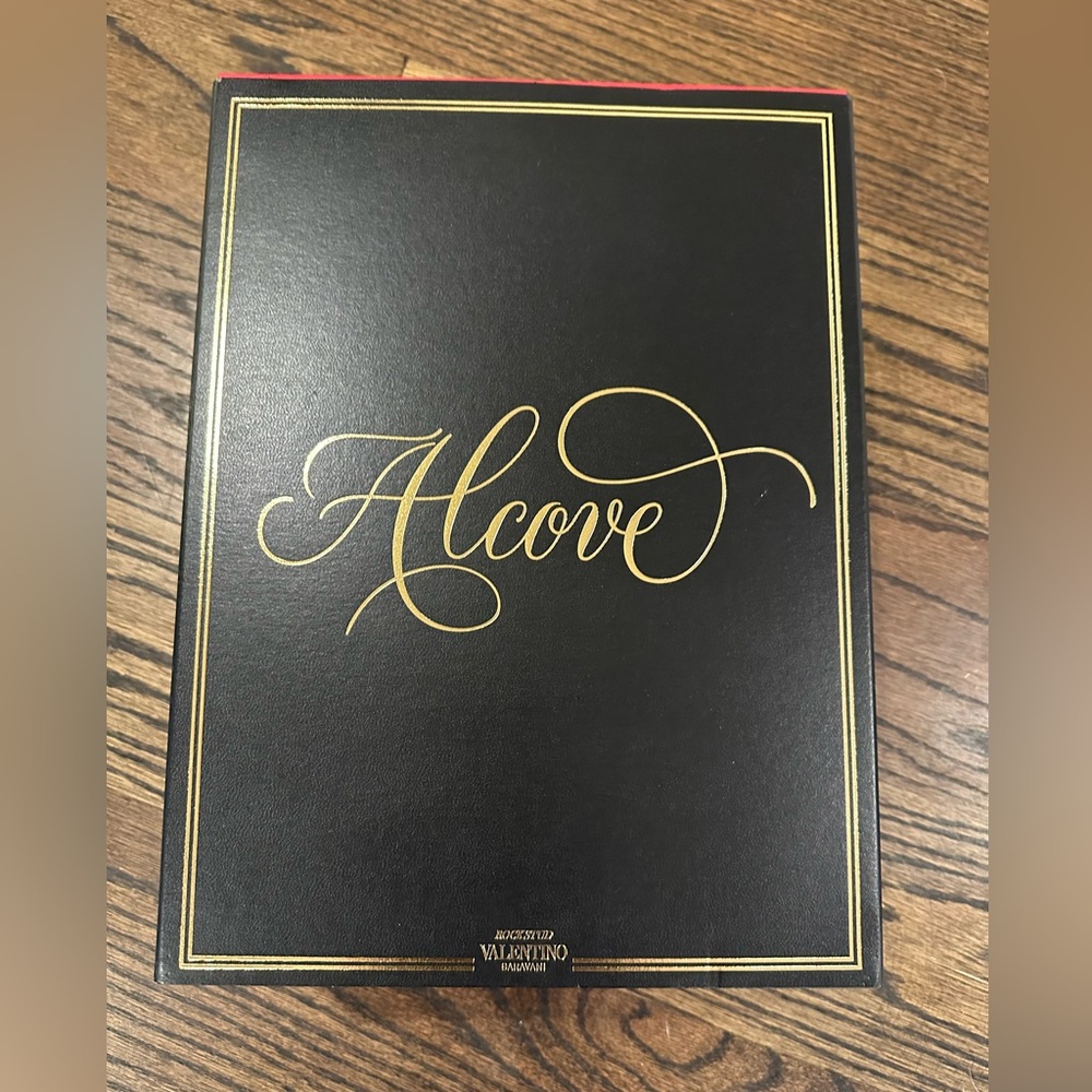 Empty shoe box - Valentino Alcove collection